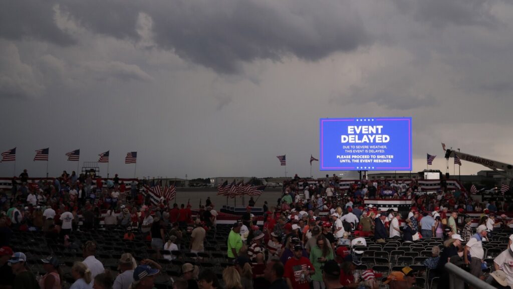 Trump cancels rally because of weather, proving the difficulty of balancing a trial and a