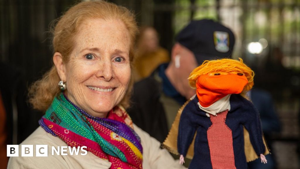 Tourists, history seekers and a puppet: Meet the Trump trial devotees – BBC News