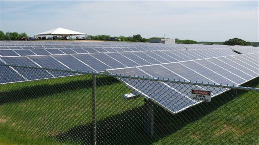 Solar CEOs bet that red state investments will protect them from threat of Trump