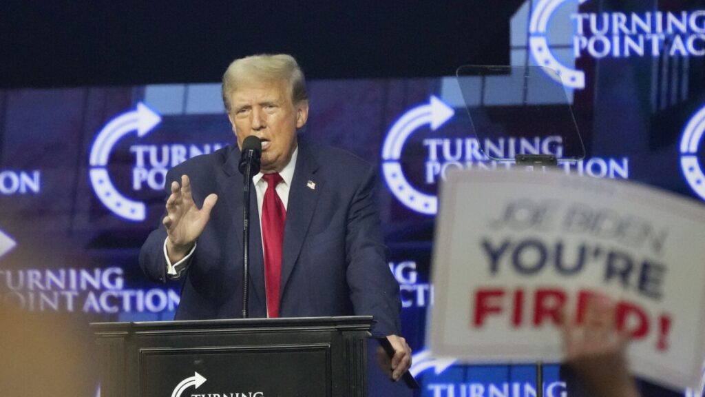 Trump challenges Biden to a cognitive test but confuses the name of the doctor who tested
