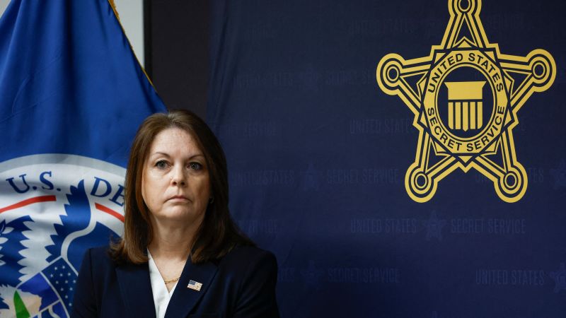 Senators confront Secret Service director on Republican convention floor | CNN Politics